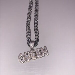 SHEIN Silver Queen Necklace